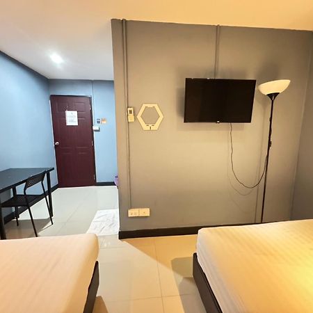 The Little Pig Sukhumvit Hotel Банкок Екстериор снимка