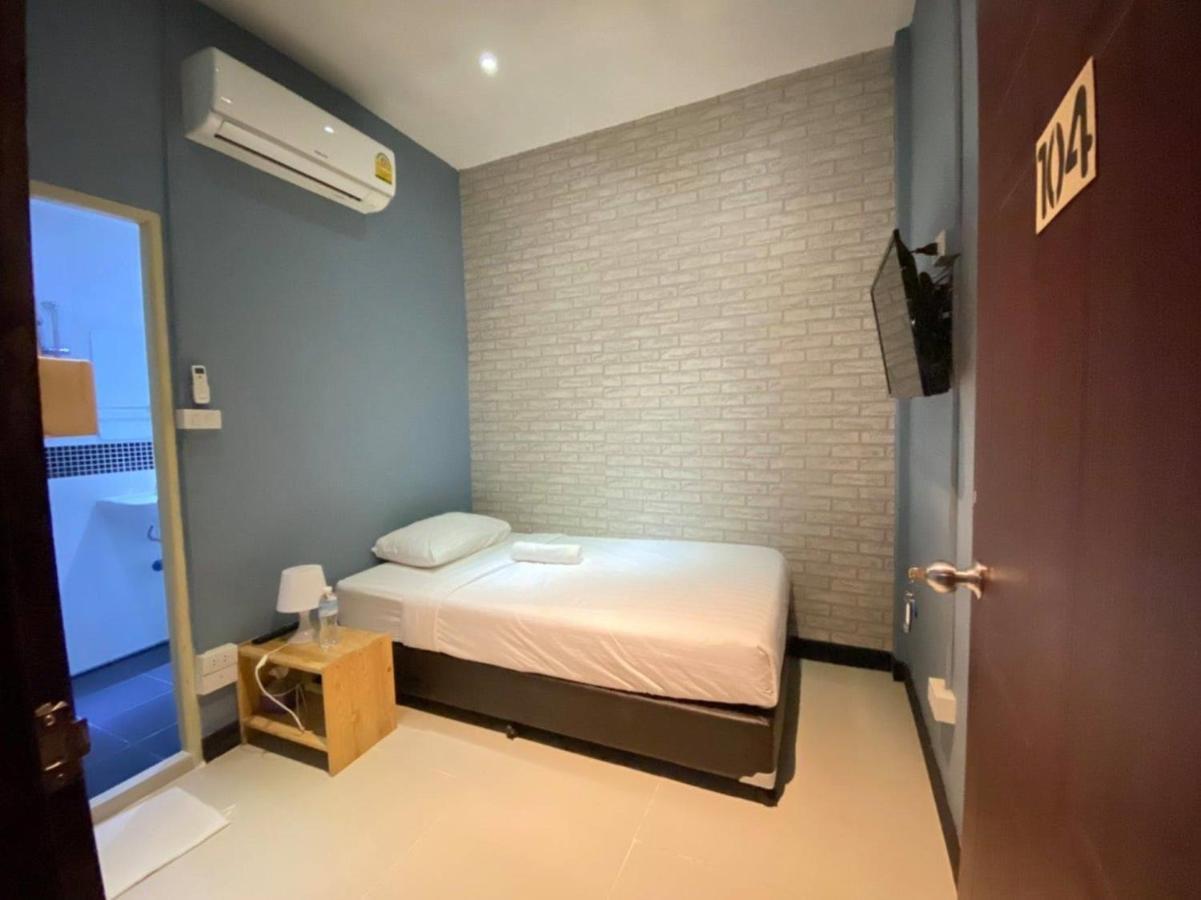 The Little Pig Sukhumvit Hotel Банкок Екстериор снимка