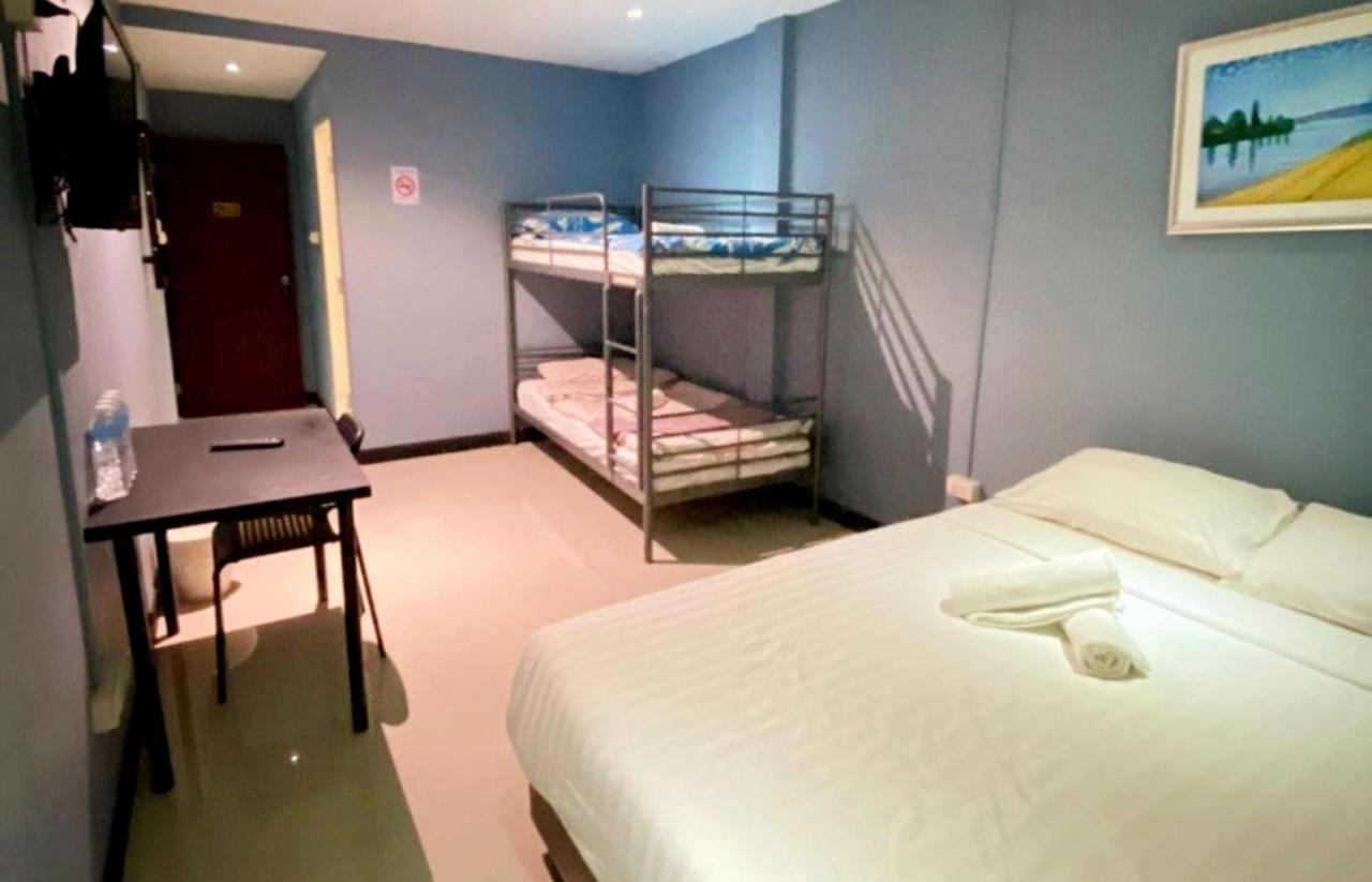 The Little Pig Sukhumvit Hotel Банкок Екстериор снимка
