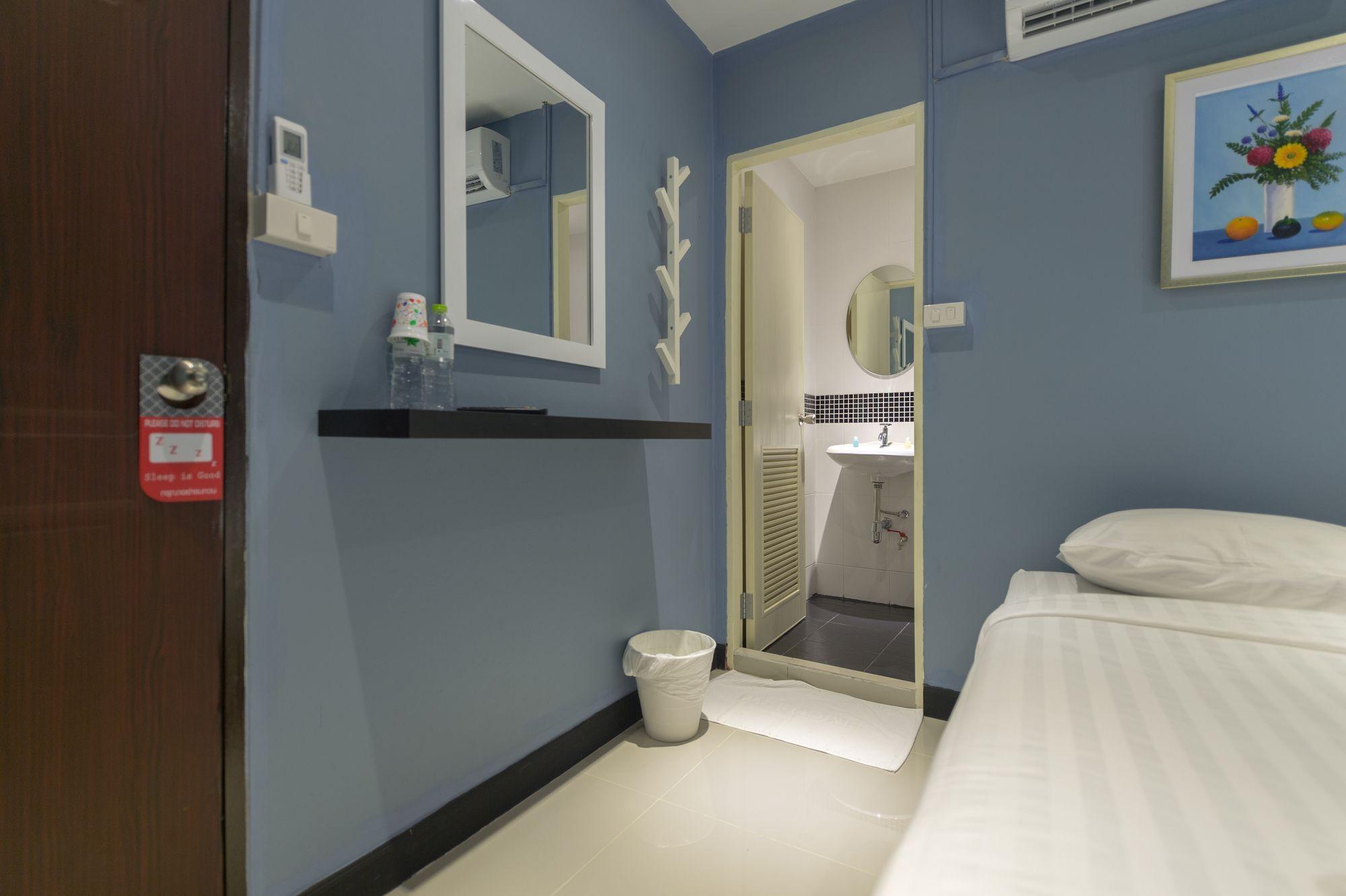 The Little Pig Sukhumvit Hotel Банкок Екстериор снимка
