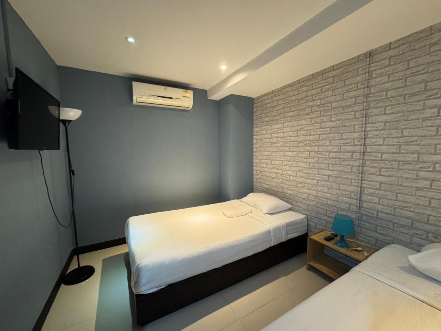 The Little Pig Sukhumvit Hotel Банкок Екстериор снимка