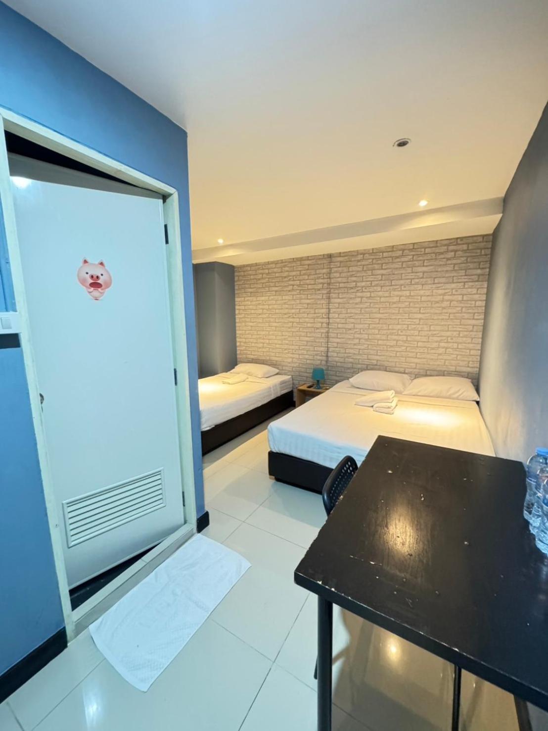 The Little Pig Sukhumvit Hotel Банкок Екстериор снимка