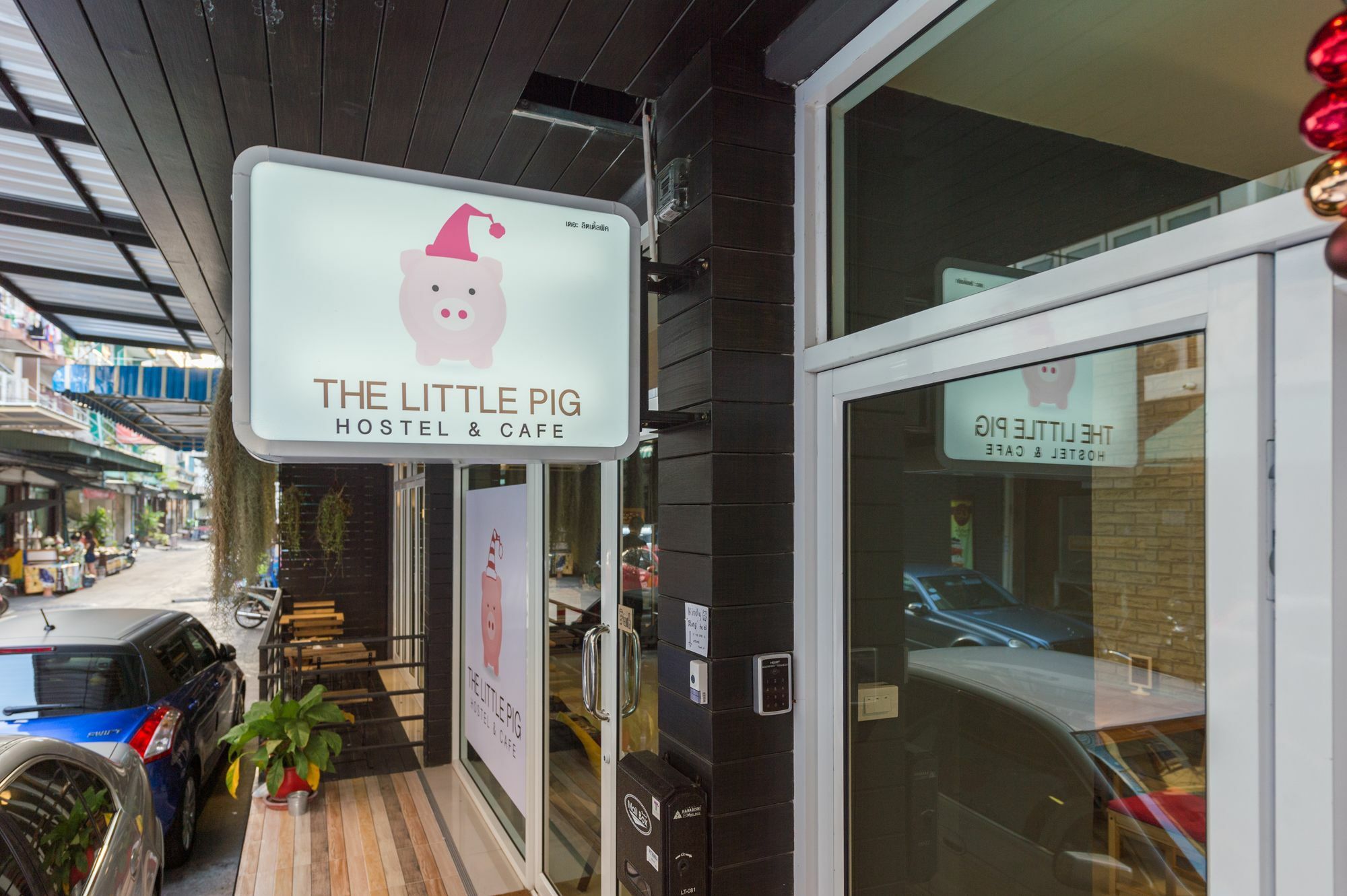 The Little Pig Sukhumvit Hotel Банкок Екстериор снимка